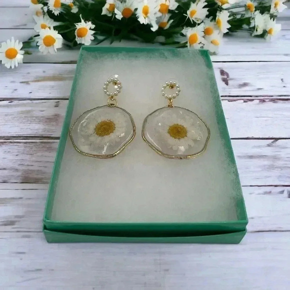Bespoke Handcrafted Pressed Daisies Art-to-Wear Statement Dangle Earrings Resin - Picture 4 of 5